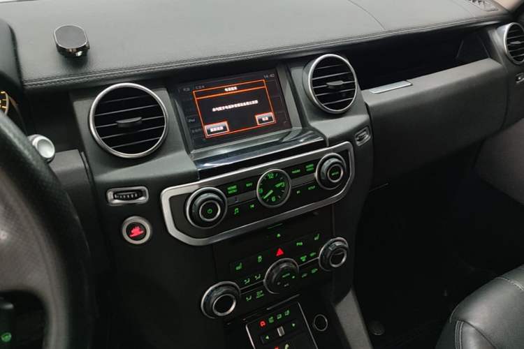 Used Land Rover Discovery 2014 3.0 SC V6 HSE Audio And AC Panel