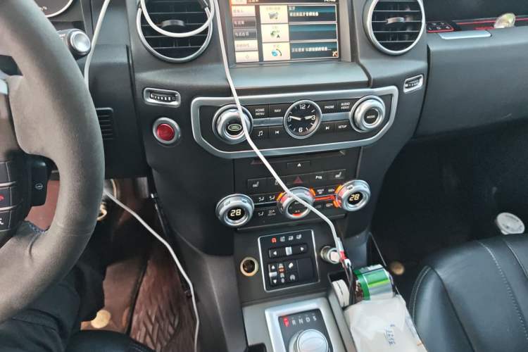 Used Land Rover Discovery 2014 3.0 SDV6 HSE Diesel Edition Audio And AC Panel