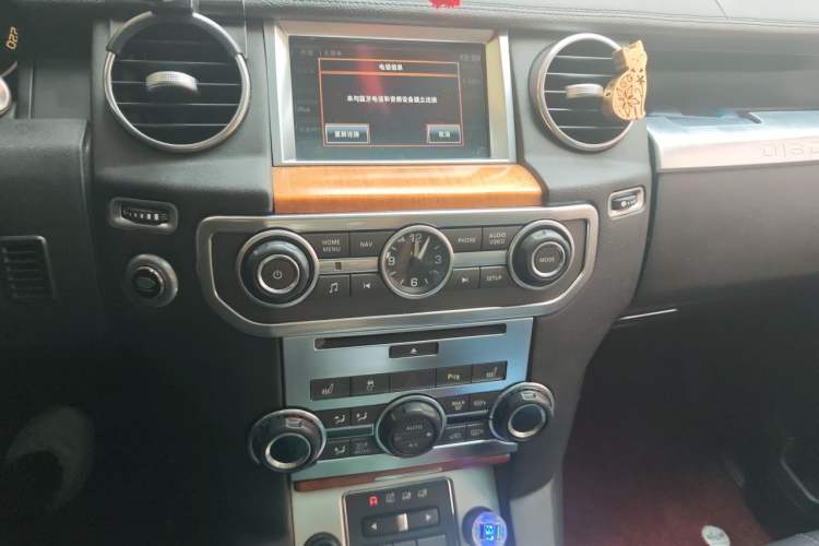Used Land Rover Discovery 2014 3.0 SDV6 HSE Diesel Edition Audio And AC Panel