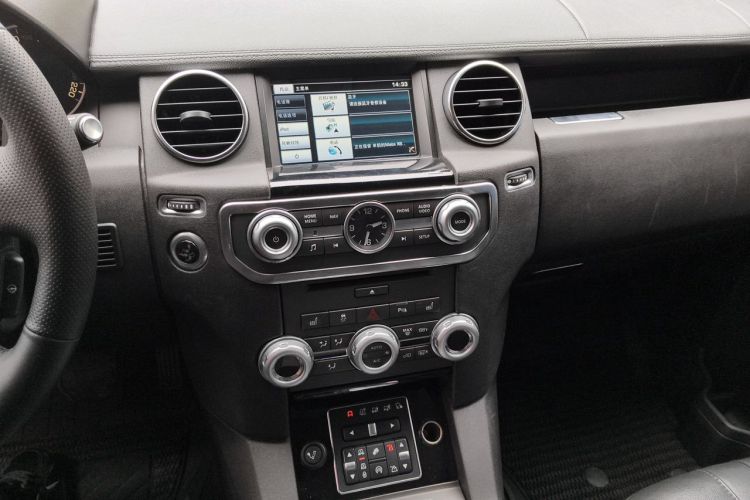 Used Land Rover Discovery 2014 3.0 SC V6 HSE Luxury Audio And AC Panel