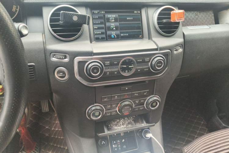 Used Land Rover Discovery 2014 3.0 SDV6 HSE Diesel Edition Audio And AC Panel