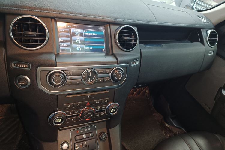 Used Land Rover Discovery 2014 3.0 SC V6 SE Audio And AC Panel