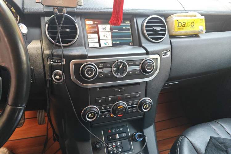 Used Land Rover Discovery 2014 3.0 SC V6 HSE Audio And AC Panel