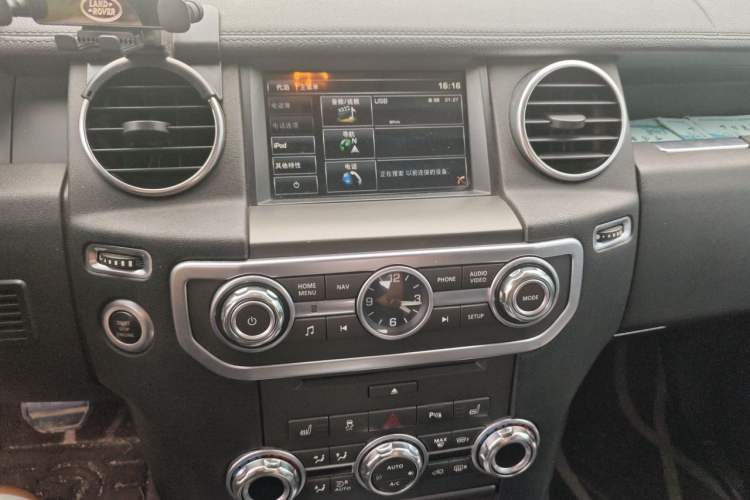 Used Land Rover Discovery 2014 3.0 SDV6 HSE Diesel Edition Audio And AC Panel