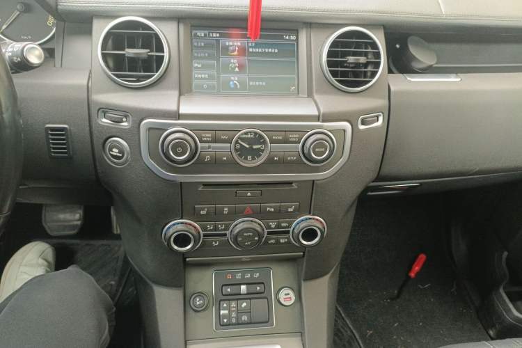 Used Land Rover Discovery 2014 3.0 SC V6 SE Audio And AC Panel