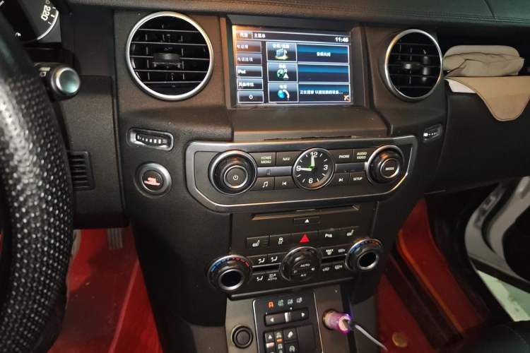 Used Land Rover Discovery 2014 3.0 SC V6 HSE Luxury Audio And AC Panel