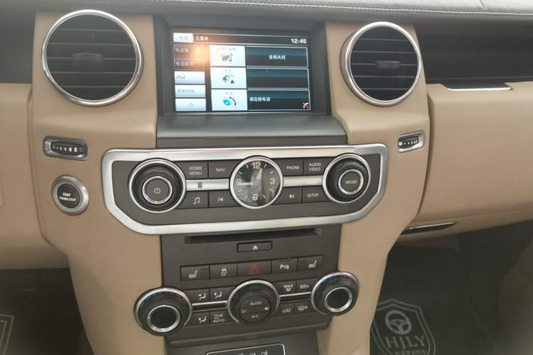 Used Land Rover Discovery 2014 3.0 SDV6 HSE Diesel Edition Audio And AC Panel