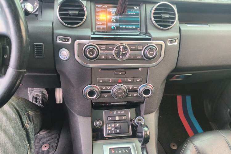 Used Land Rover Discovery 2014 3.0 SC V6 SE Audio And AC Panel