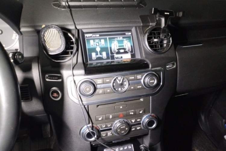 Used Land Rover Discovery 2014 3.0 SC V6 HSE Luxury Audio And AC Panel