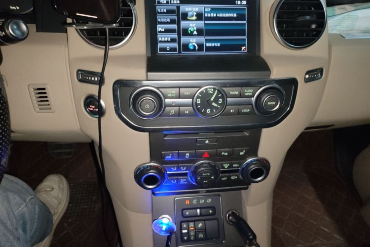 Used Land Rover Discovery 2014 3.0 SDV6 HSE Diesel Edition Audio And AC Panel