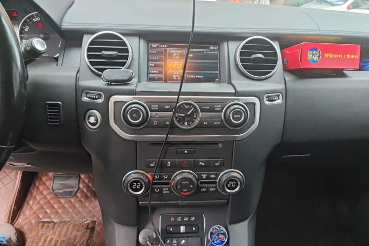 Used Land Rover Discovery 2014 3.0 SDV6 HSE Diesel Edition Audio And AC Panel