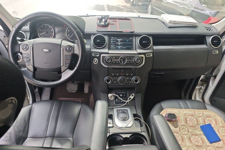 Used Land Rover Discovery 2014 3.0 SC V6 SE Center Console