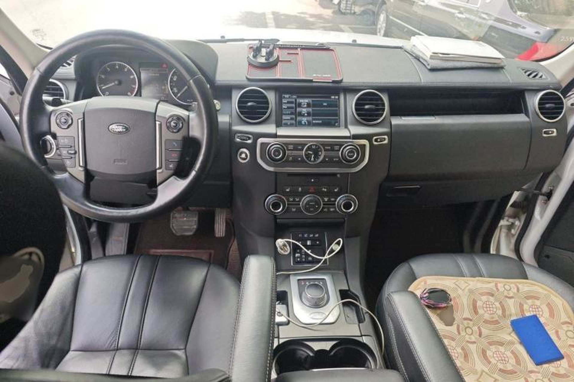 Used Land Rover Discovery 2014 3.0 SC V6 SE Center Console