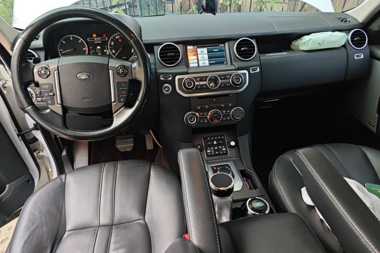 Used Land Rover Discovery 2014 3.0 SDV6 HSE Diesel Edition Center Console