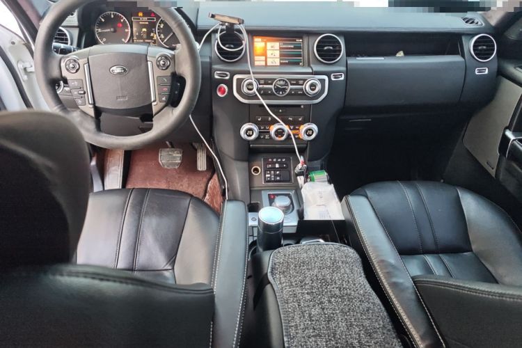 Used Land Rover Discovery 2014 3.0 SDV6 HSE Diesel Edition Center Console