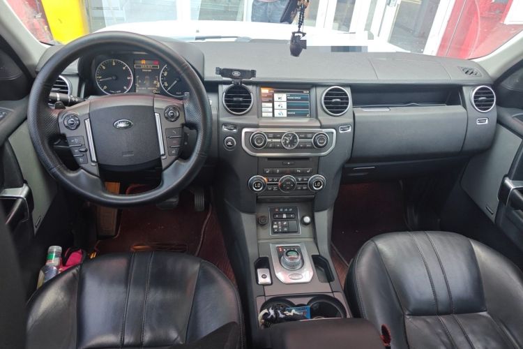 Used Land Rover Discovery 2014 3.0 SDV6 HSE Diesel Edition Center Console