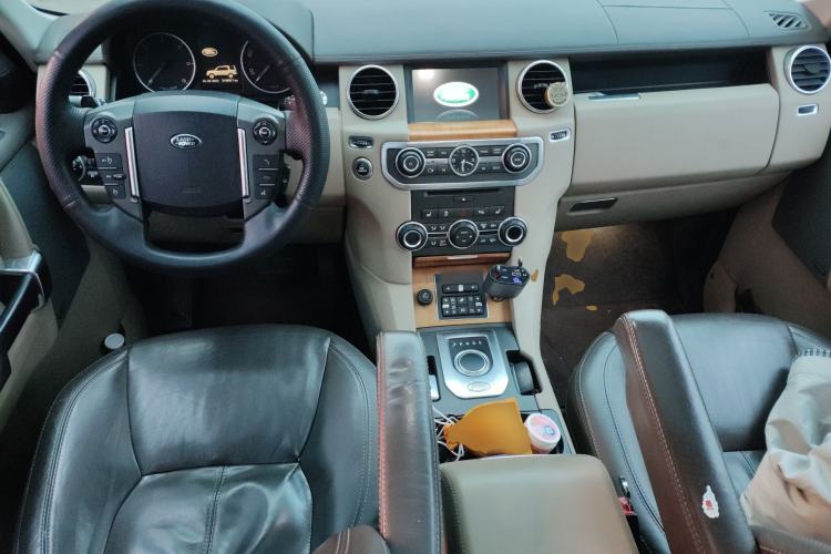 Used Land Rover Discovery 2014 3.0 SDV6 HSE Diesel Edition Center Console