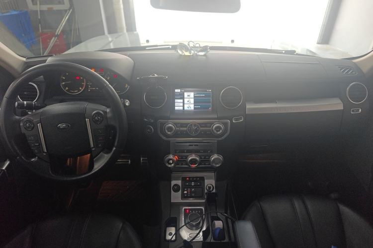 Used Land Rover Discovery 2014 3.0 SC V6 HSE Luxury Center Console