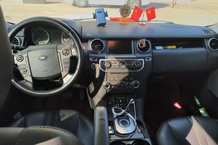 Used Land Rover Discovery 2014 3.0 SC V6 HSE Center Console