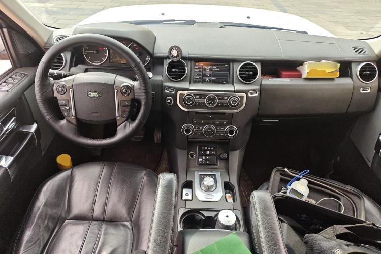 Used Land Rover Discovery 2014 3.0 SC V6 HSE Luxury Center Console