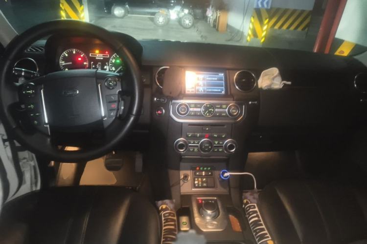Used Land Rover Discovery 2014 3.0 SDV6 HSE Diesel Edition Center Console
