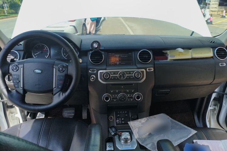 Used Land Rover Discovery 2014 3.0 SC V6 SE Center Console