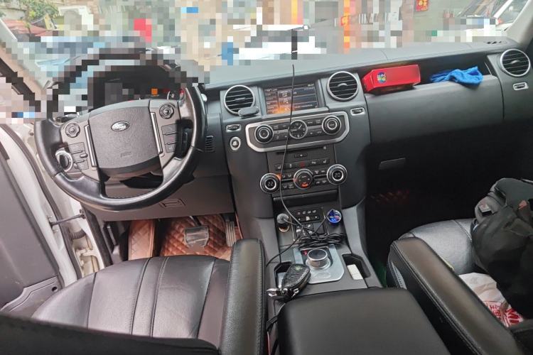 Used Land Rover Discovery 2014 3.0 SDV6 HSE Diesel Edition Center Console