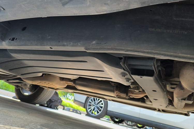 Used Land Rover Discovery 2014 3.0 SC V6 HSE Chassis Front Right