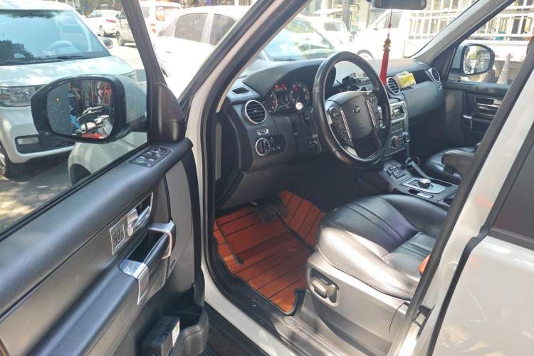 Used Land Rover Discovery 2014 3.0 SC V6 HSE Driver Seat