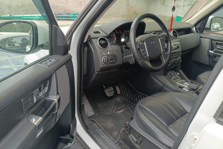Used Land Rover Discovery 2014 3.0 SC V6 SE Driver Seat
