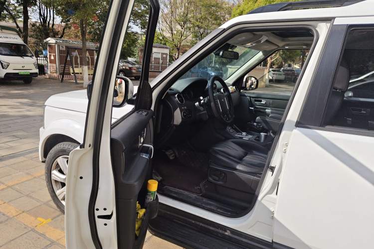 Used Land Rover Discovery 2014 3.0 SC V6 HSE Luxury Driver Seat