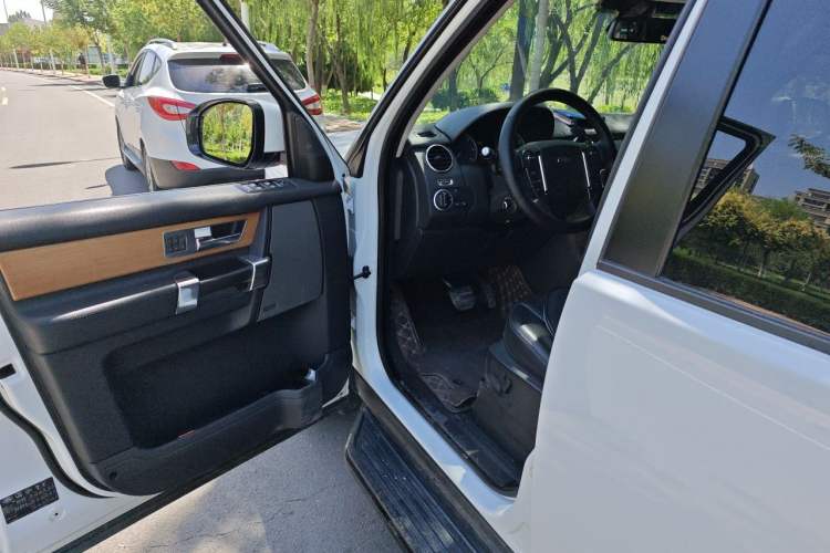 Used Land Rover Discovery 2014 3.0 SDV6 HSE Diesel Edition Driver Seat