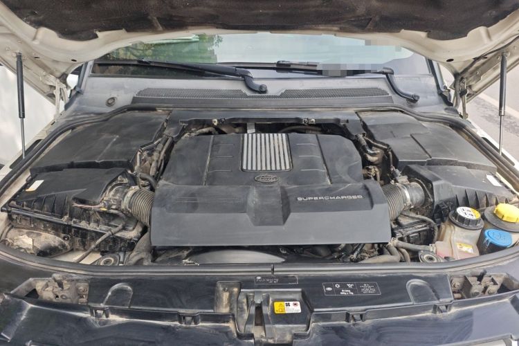 Used Land Rover Discovery 2014 3.0 SC V6 SE Engine Bay