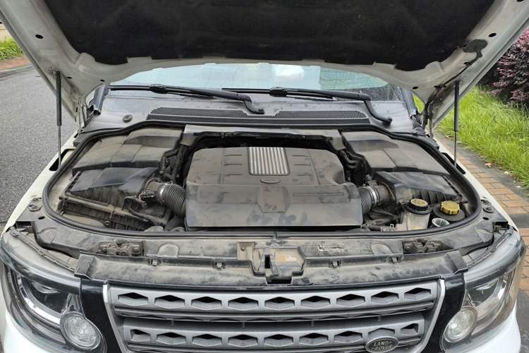 Used Land Rover Discovery 2014 3.0 SC V6 SE Engine Bay