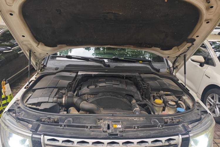 Used Land Rover Discovery 2014 3.0 SDV6 HSE Diesel Edition Engine Bay