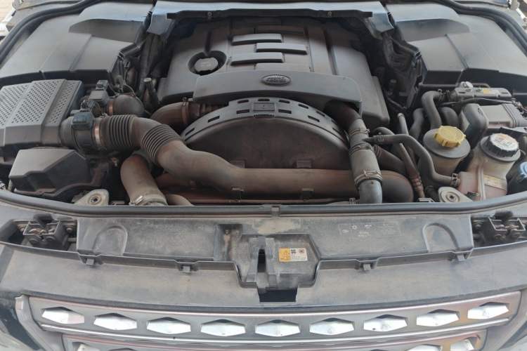 Used Land Rover Discovery 2014 3.0 SDV6 HSE Diesel Edition Engine Bay