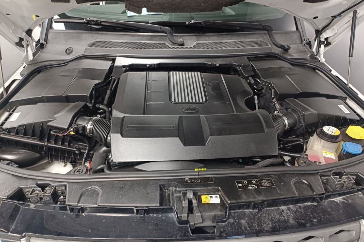 Used Land Rover Discovery 2014 3.0 SC V6 SE Engine Bay