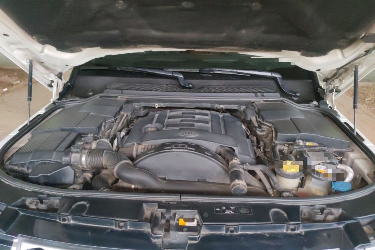 Used Land Rover Discovery 2014 3.0 SDV6 HSE Diesel Edition Engine Bay
