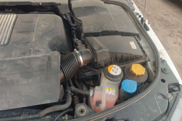 Used Land Rover Discovery  Engine Bay Left