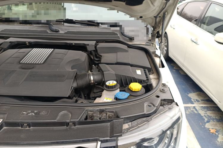 Used Land Rover Discovery 2014 3.0 SC V6 SE Engine Bay Left