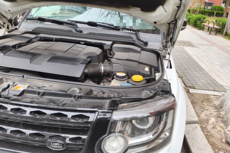 Used Land Rover Discovery 2014 3.0 SC V6 HSE Engine Bay Left