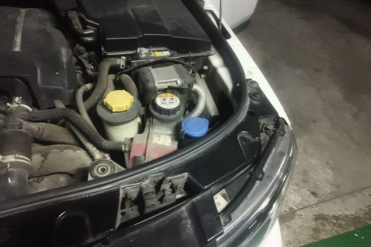 Used Land Rover Discovery 2014 3.0 SDV6 HSE Diesel Edition Engine Bay Left