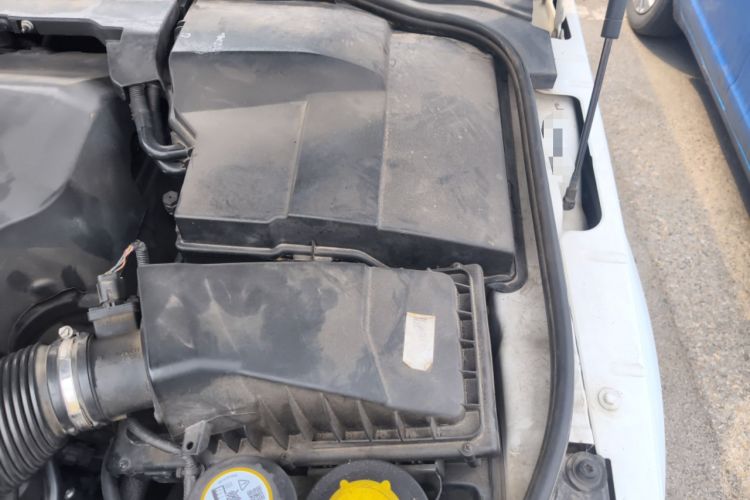 Used Land Rover Discovery 2014 3.0 SC V6 SE Engine Bay Left