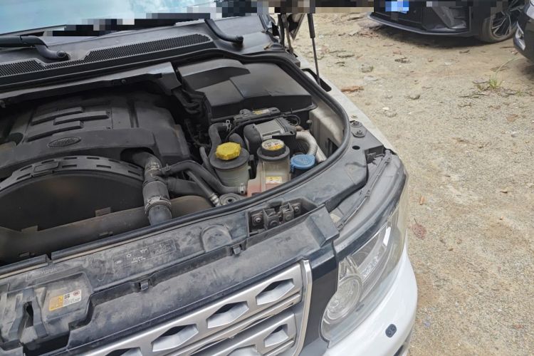 Used Land Rover Discovery 2014 3.0 SDV6 HSE Diesel Edition Engine Bay Left