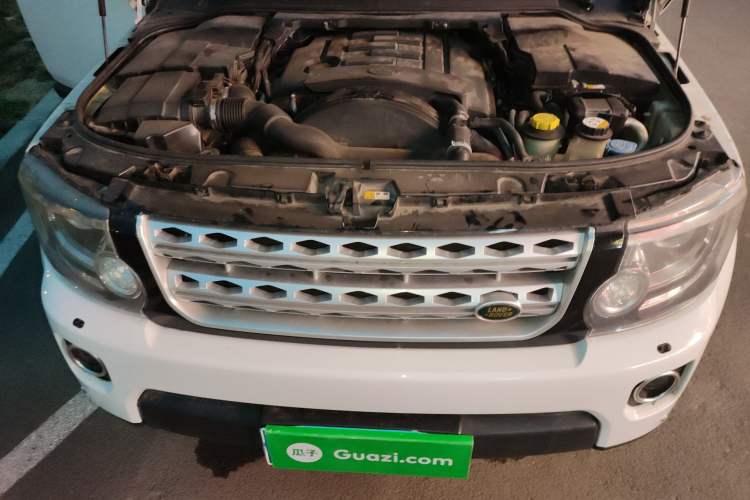 Used Land Rover Discovery 2014 3.0 SDV6 HSE Diesel Edition Engine Bay