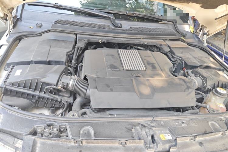 Used Land Rover Discovery 2014 3.0 SC V6 HSE Engine Bay