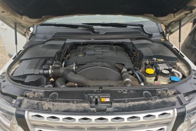 Used Land Rover Discovery 2014 3.0 SDV6 HSE Diesel Edition Engine Bay