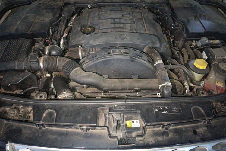 Used Land Rover Discovery 2014 3.0 SDV6 HSE Diesel Edition Engine Bay