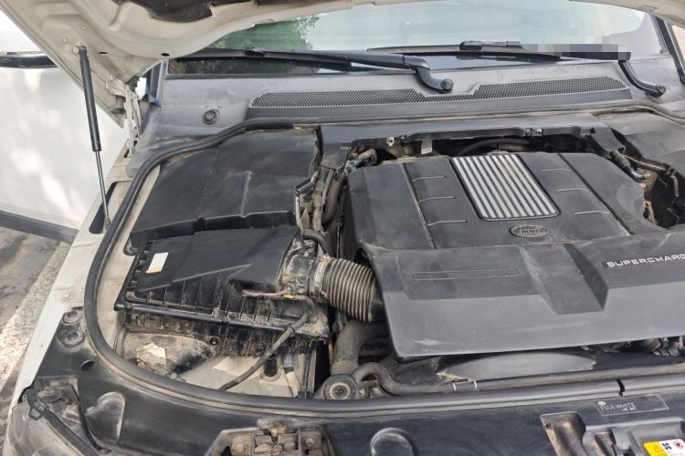 Used Land Rover Discovery 2014 3.0 SC V6 SE Engine Bay Right
