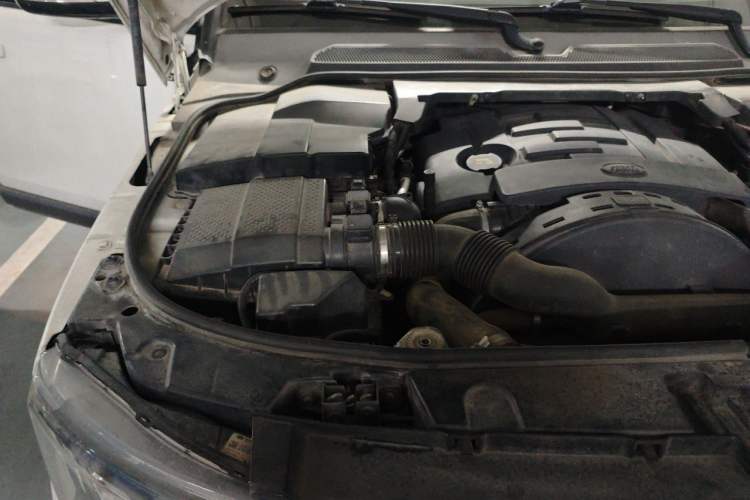 Used Land Rover Discovery 2014 3.0 SDV6 HSE Diesel Edition Engine Bay Right